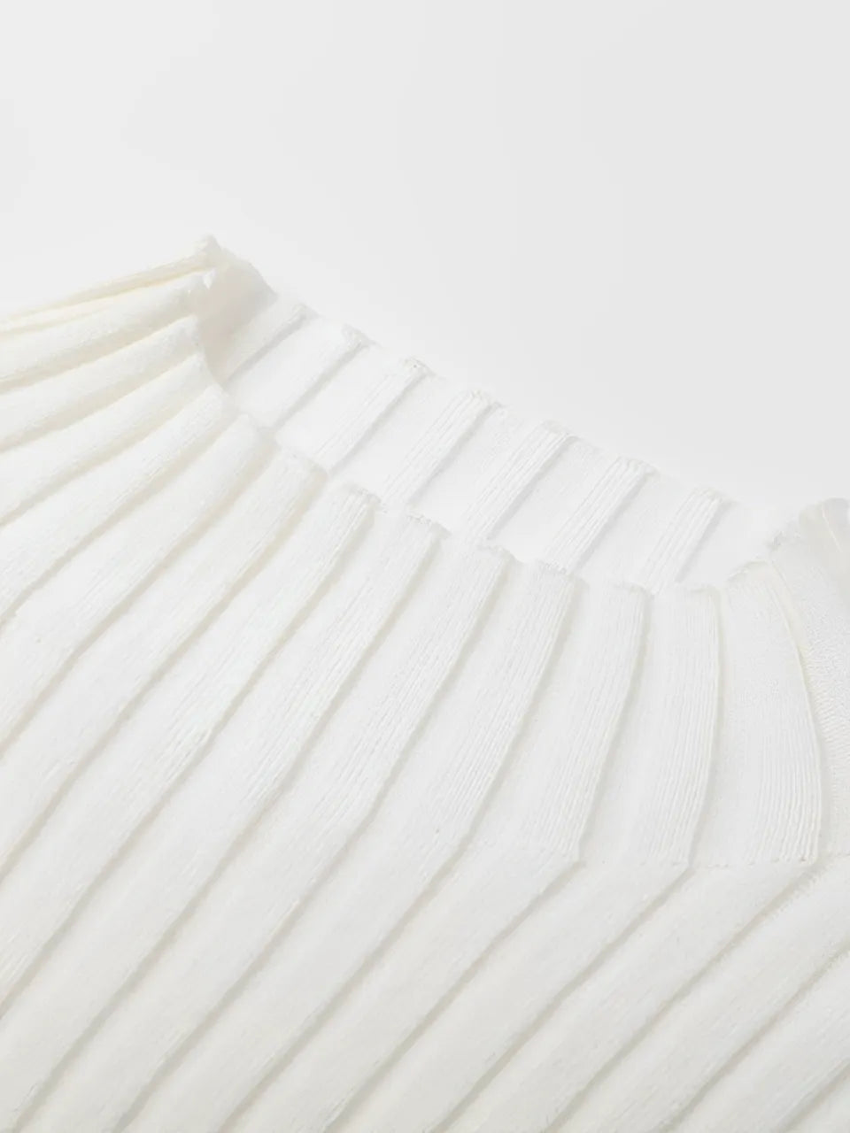 Conjunto Feminino de Tricô Canelado com Suéter de Gola Alta e Calça Flare de Cintura Alta - Luna