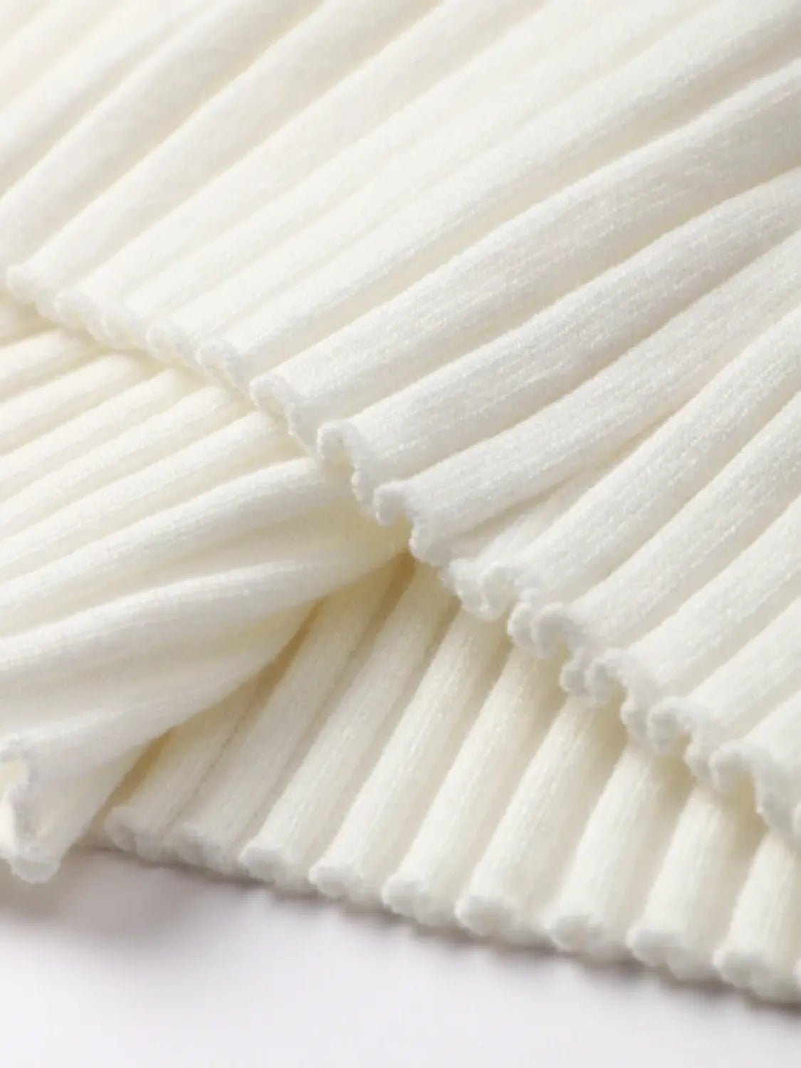 Conjunto Feminino de Tricô Canelado com Suéter de Gola Alta e Calça Flare de Cintura Alta - Luna