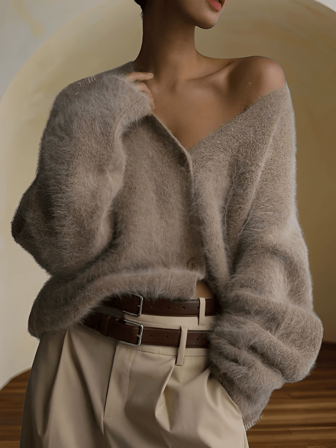 Cardigan Feminino em Tricô Peluciado com Decote V e Fechamento em Botões - Isabel