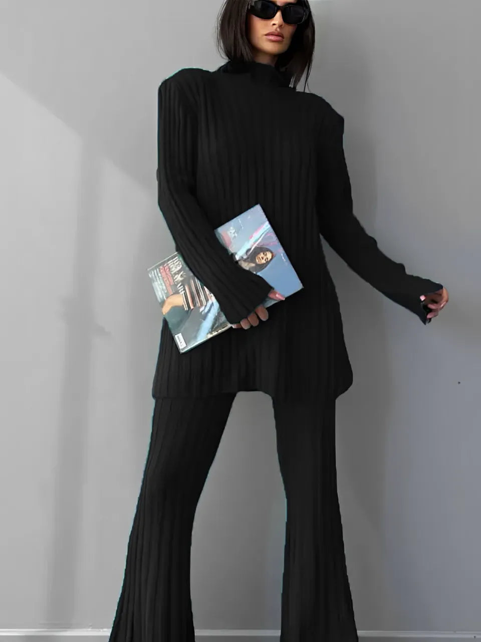 Conjunto Feminino de Tricô Canelado com Suéter de Gola Alta e Calça Flare de Cintura Alta - Luna