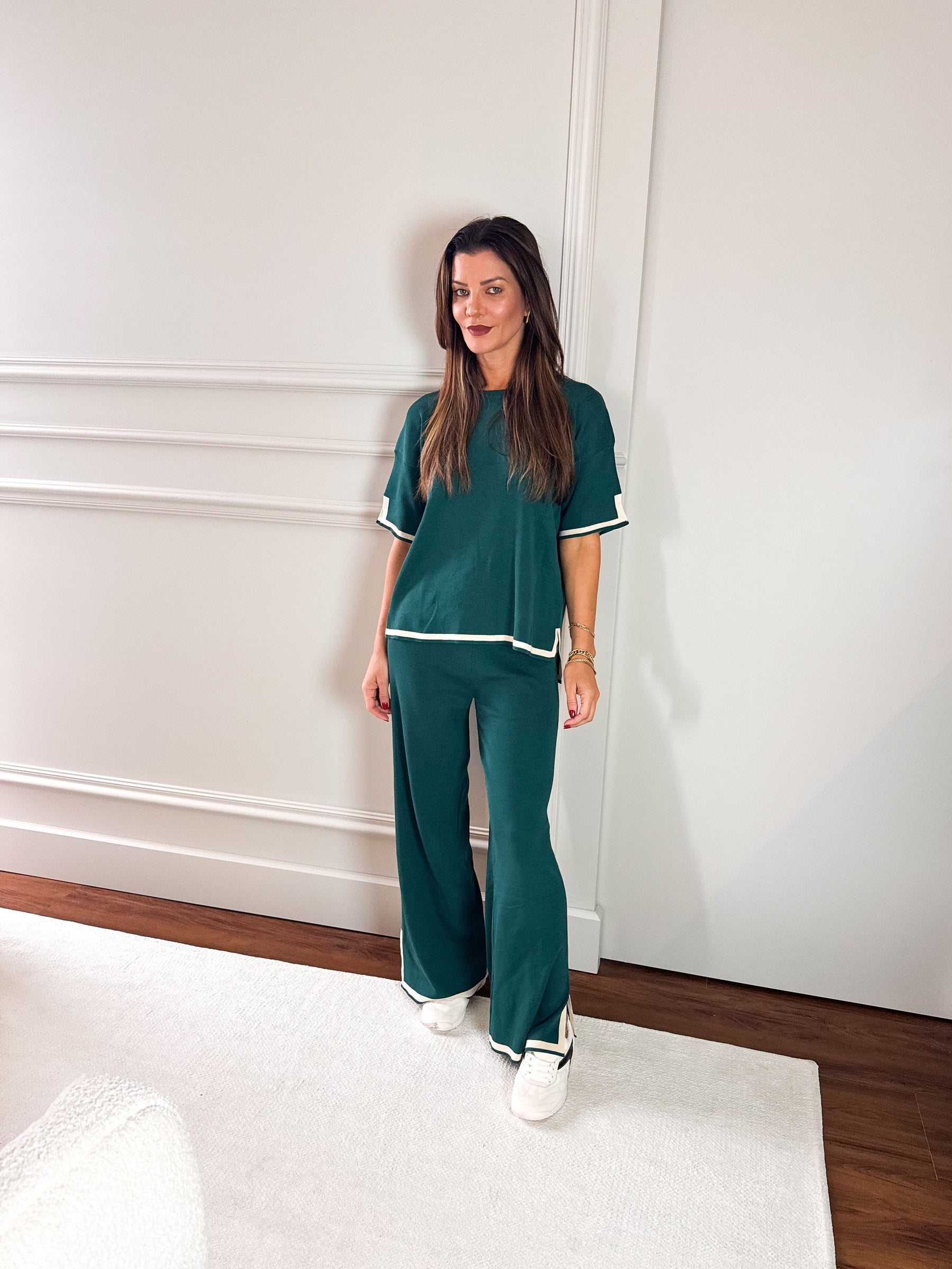 Conjunto Feminino em Viscose com Blusa Mullet de Manga Curta e Calça Cintura Alta com Fenda na Barra - Mirtes