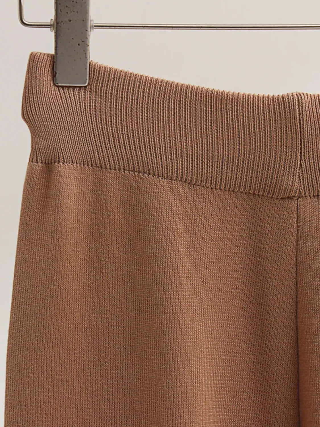 Conjunto Feminino de Tricô com Suéter de Gola Alta Listrado e Calça Confortável - Tarcila