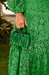 Bolsa Marmorizada com Alça de Corrente com Miçangas