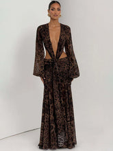 Vestido Longo Monjou – Manga Longa, Fenda Elegante e Recorte Costas