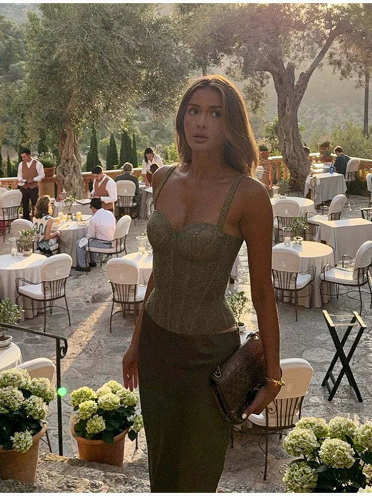 Conjunto Feminino Elegante para Festas de Verão – Top Rendado com Alças Finas + Saia de Cetim com Zíper