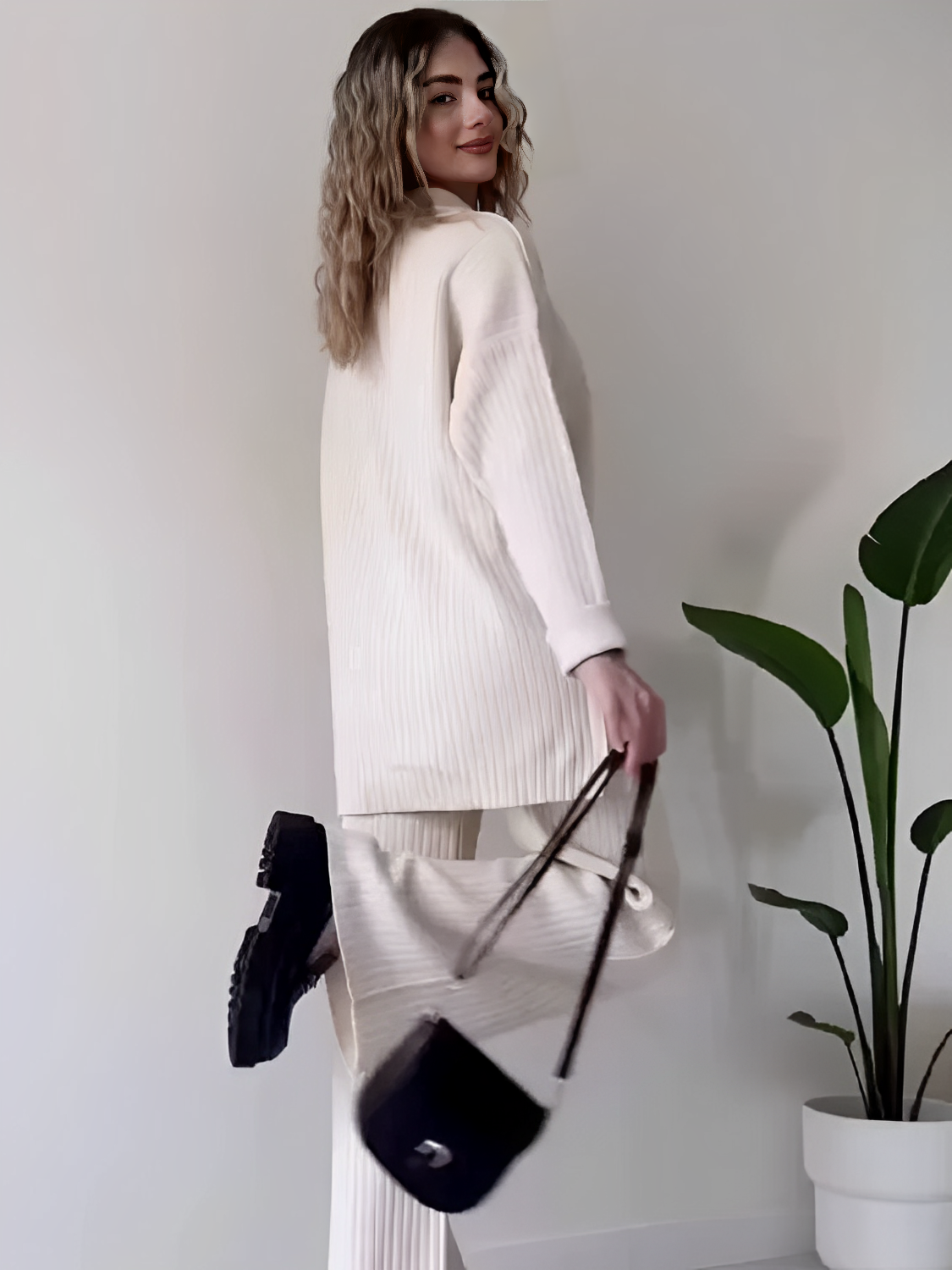 Conjunto Feminino Canelado com Camisa Alongada de Botões e Calça Reta com Elástico - Camila