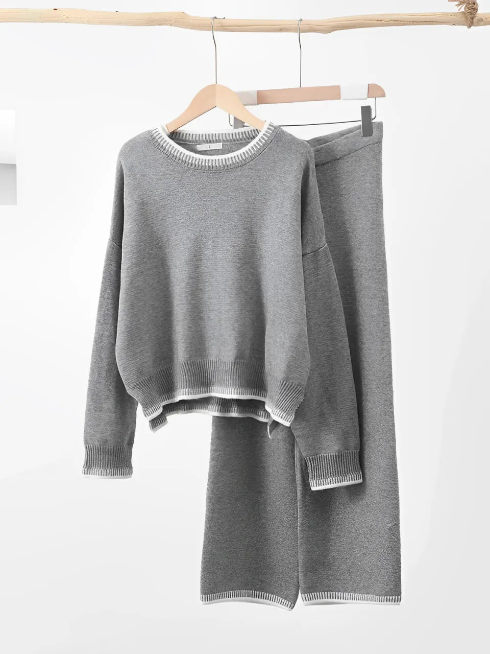 Conjunto Feminino com Suéter e Calça com Detalhes em Crochê - Íris