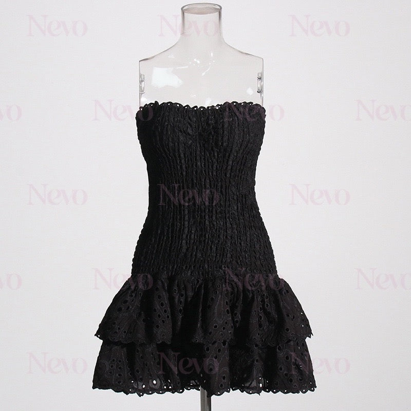 Vestido Mini Tomara que Caia com Babados e Bordado de Margaridas