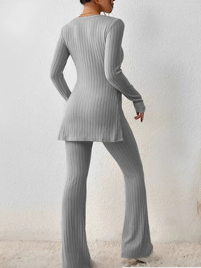 Conjunto Feminino em Tricô Canelado com Blusa Mullet Manga Longa com Fendas Laterais e Calça Flare com Cintura Alta Elástica - Sabrina