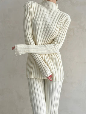 Conjunto Feminino de Tricô Canelado com Suéter de Gola Alta e Calça Flare de Cintura Alta - Luna