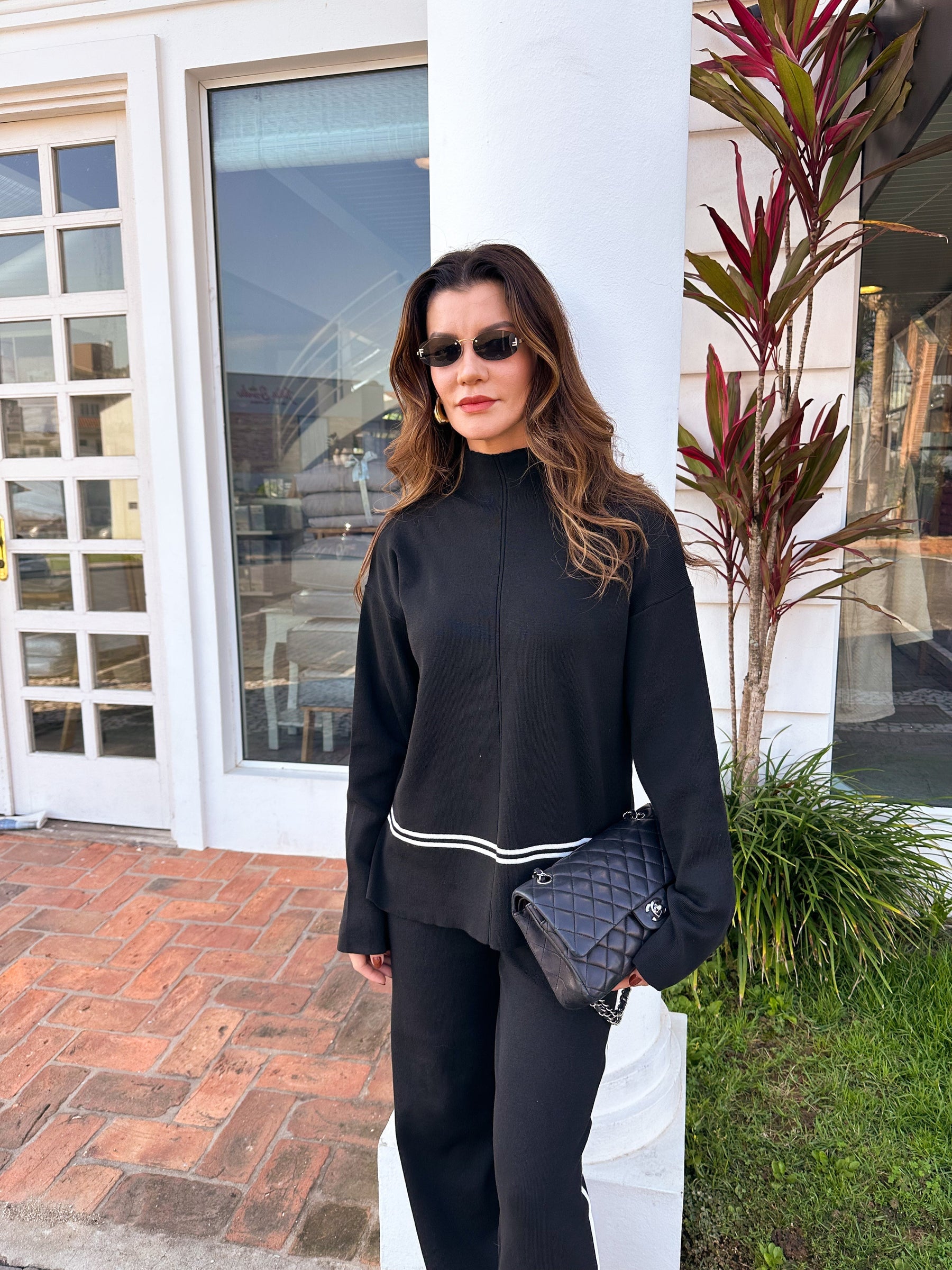 Conjunto Feminino de Tricô com Suéter Mullet Gola Alta e Calça Cintura Alta Confortável - Kim