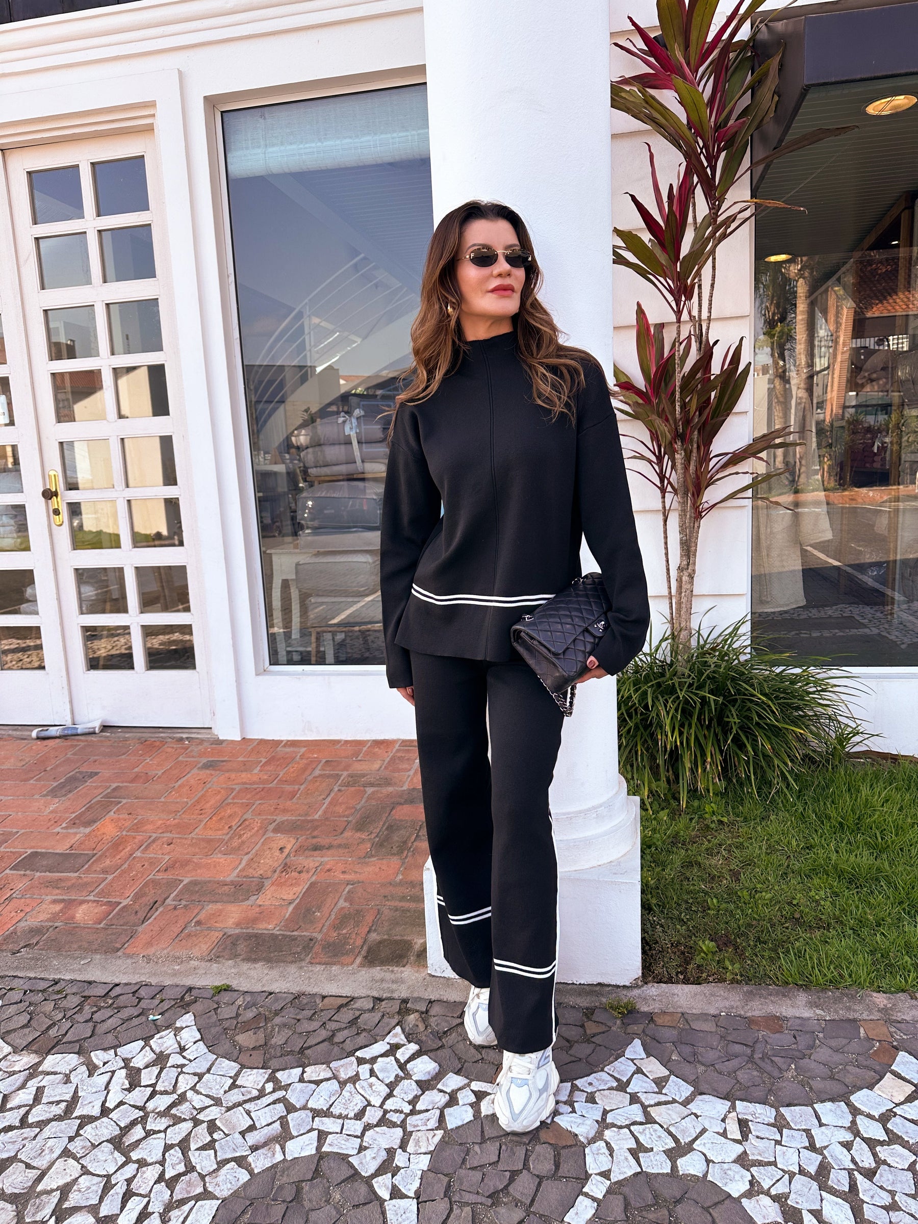 Conjunto Feminino de Tricô com Suéter Mullet Gola Alta e Calça Cintura Alta Confortável - Kim