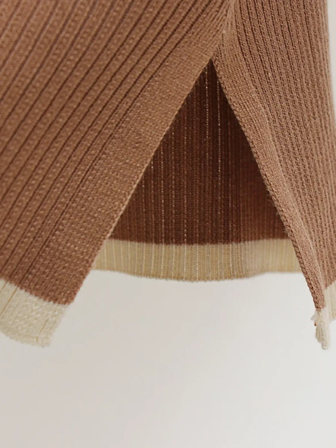 Conjunto Feminino de Tricô com Suéter de Gola Alta Listrado e Calça Confortável - Tarcila