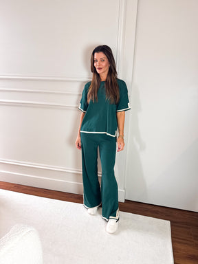 Conjunto Feminino em Viscose com Blusa Mullet de Manga Curta e Calça Cintura Alta com Fenda na Barra - Mirtes