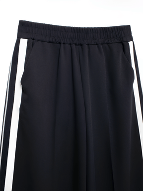 Conjunto Feminino Casual Esportivo com Jaqueta de Zíper e Calça com Listras Brancas Laterais  – Fernanda