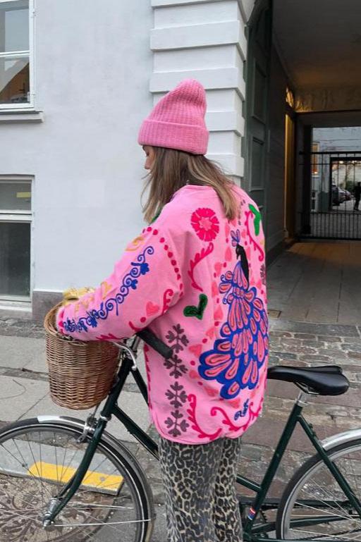 Jaqueta Belessia com Botões Ocultos e Cinto na Cintura