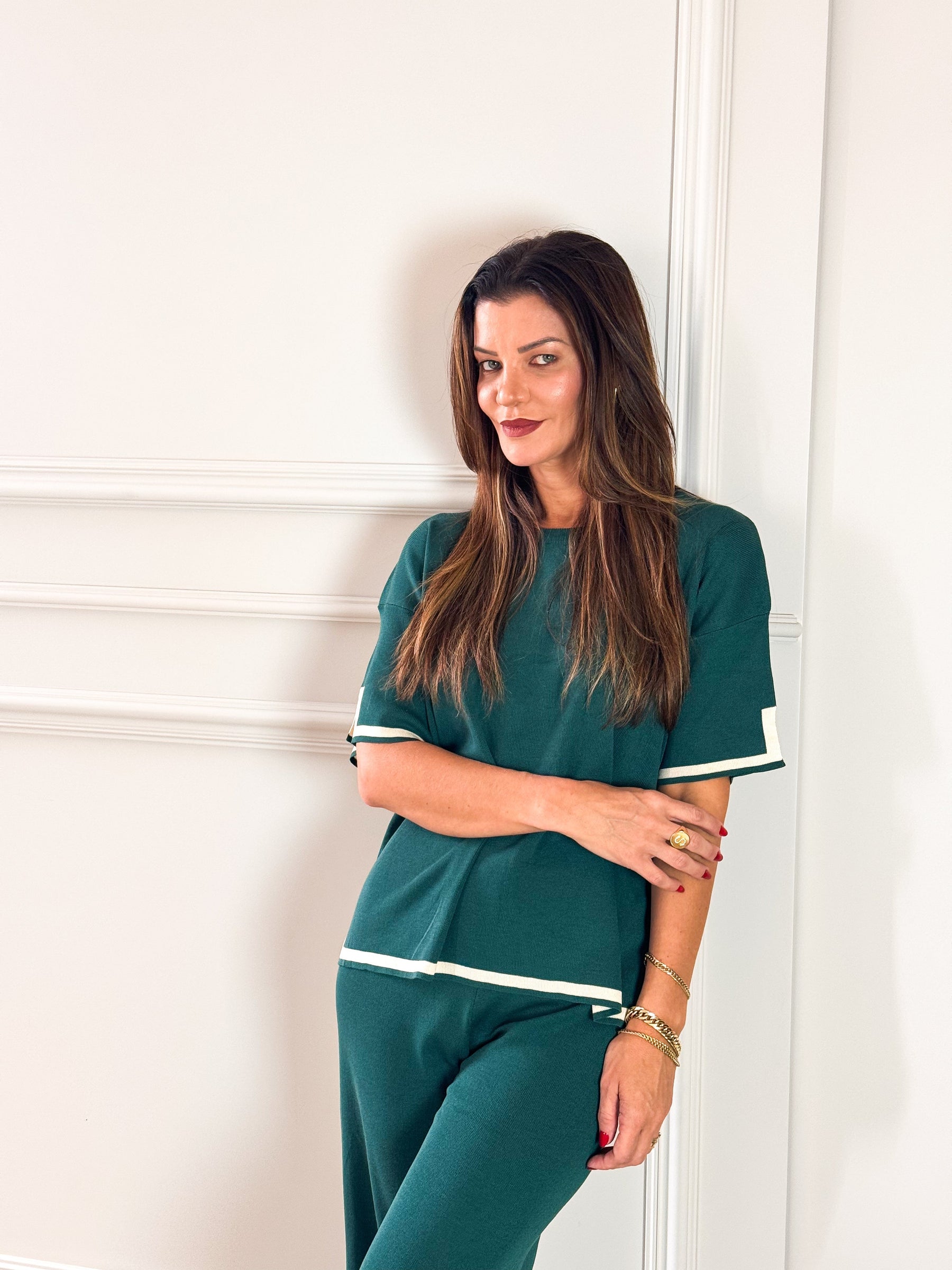 Conjunto Feminino em Viscose com Blusa Mullet de Manga Curta e Calça Cintura Alta com Fenda na Barra - Mirtes