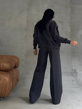 Conjunto Feminino com Jaqueta de Zíper e Calça Reta com Bolsos - Bruna