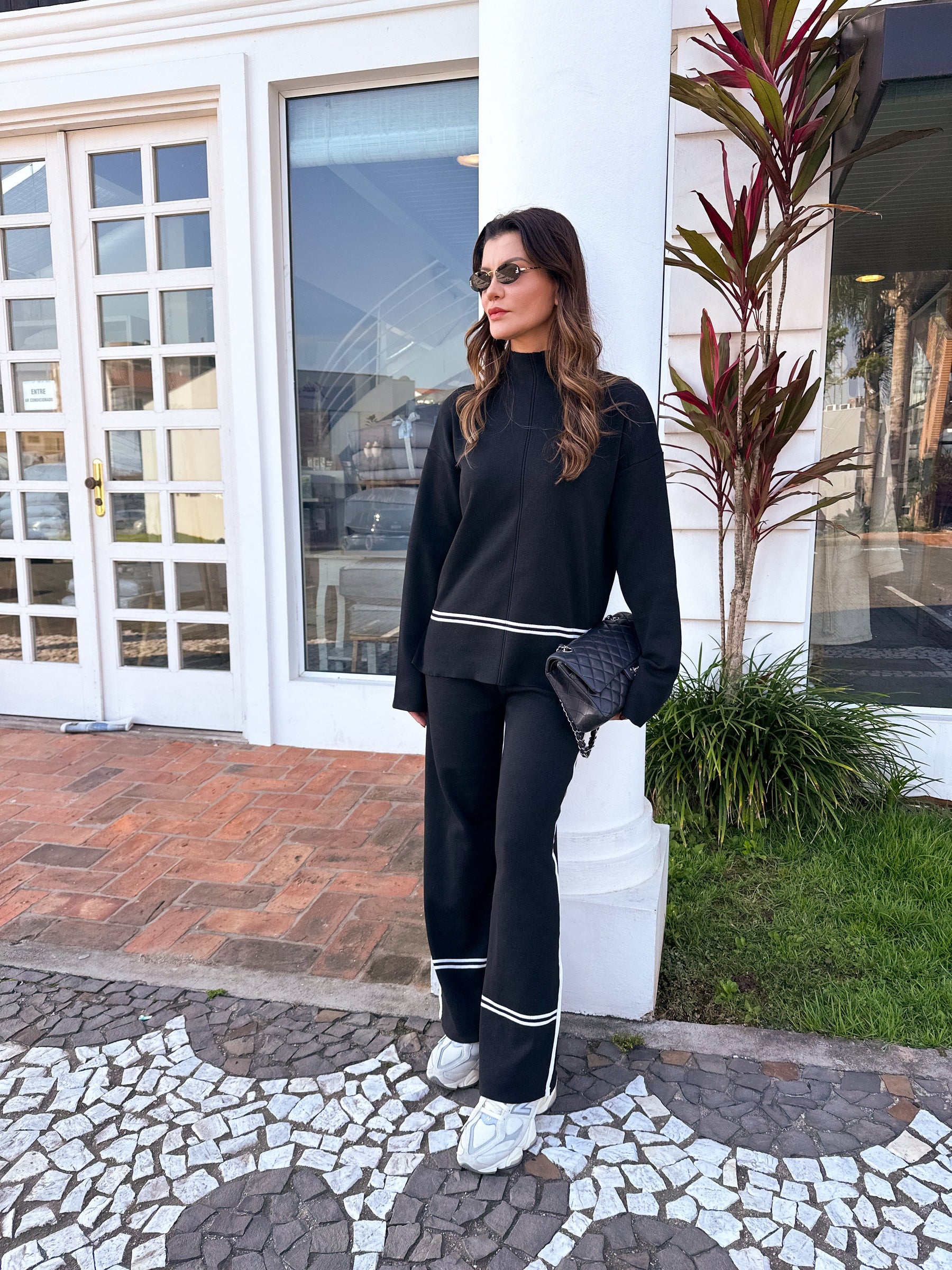 Conjunto Feminino de Tricô com Suéter Mullet Gola Alta e Calça Cintura Alta Confortável - Kim