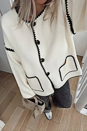 Jaqueta com Decote em V e Fechamento por Botão - Malenia