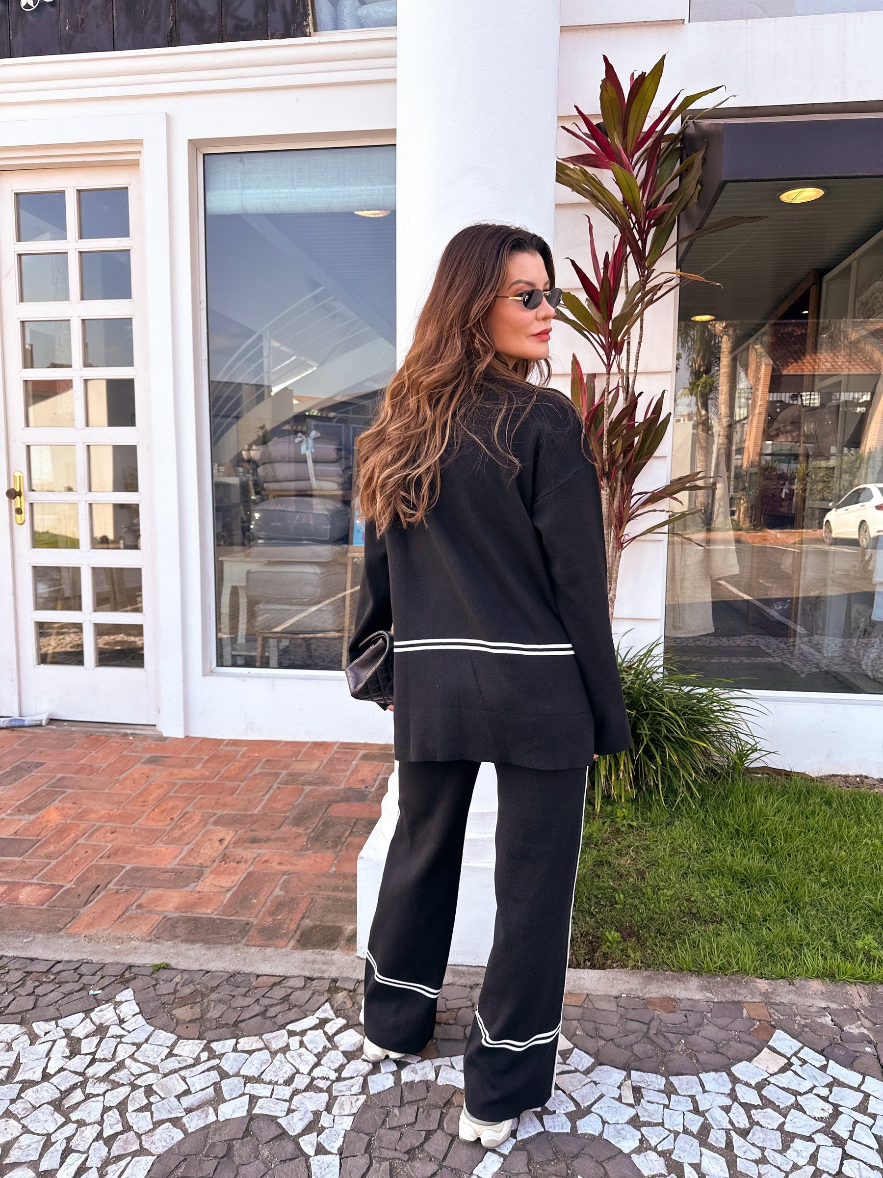 Conjunto Feminino de Tricô com Suéter Mullet Gola Alta e Calça Cintura Alta Confortável - Kim