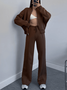 Conjunto Feminino com Jaqueta de Zíper e Calça Reta com Bolsos - Bruna