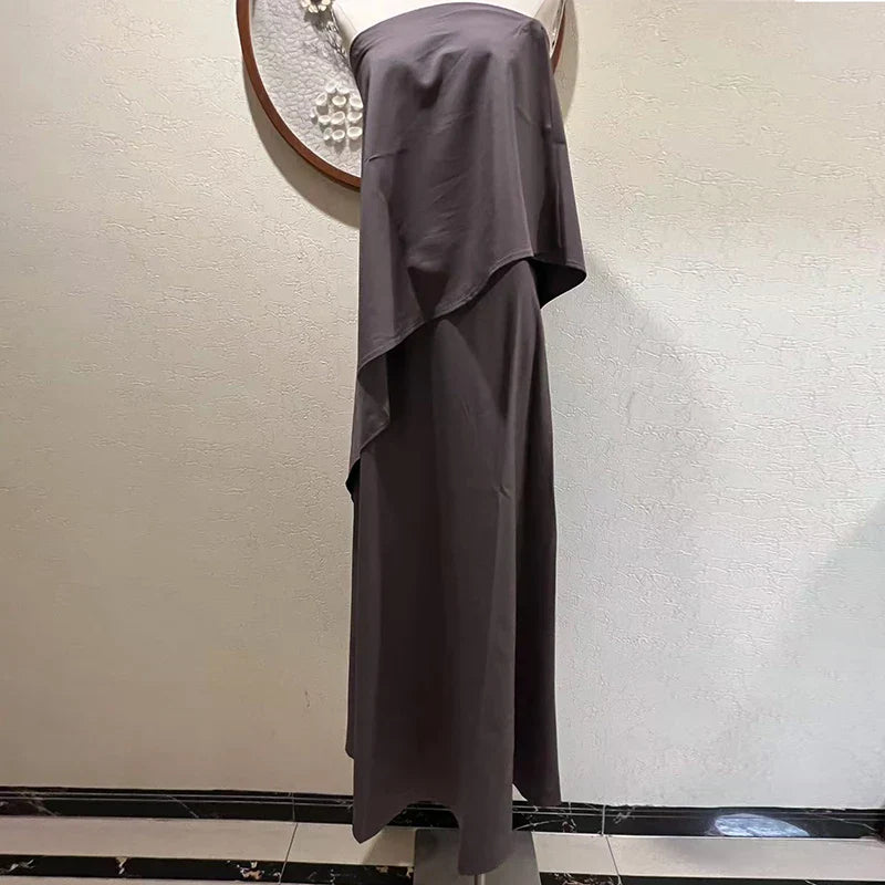 Conjunto Feminino Elegante Calandra – Tom Sólido com Top Tomara-que-Caia Assimétrico e Saia Longa Solta