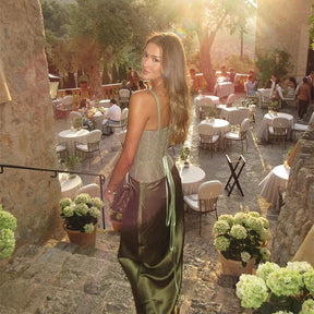 Conjunto Feminino Elegante para Festas de Verão – Top Rendado com Alças Finas + Saia de Cetim com Zíper