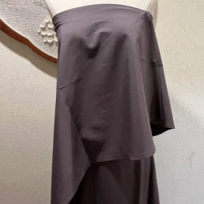 Conjunto Feminino Elegante Calandra – Tom Sólido com Top Tomara-que-Caia Assimétrico e Saia Longa Solta