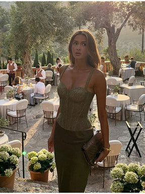 Conjunto Feminino Elegante para Festas de Verão – Top Rendado com Alças Finas + Saia de Cetim com Zíper