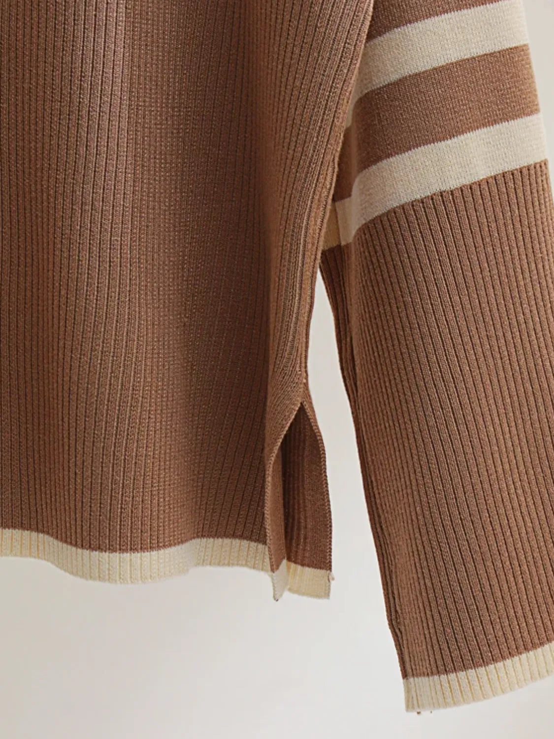 Conjunto Feminino de Tricô com Suéter de Gola Alta Listrado e Calça Confortável - Tarcila