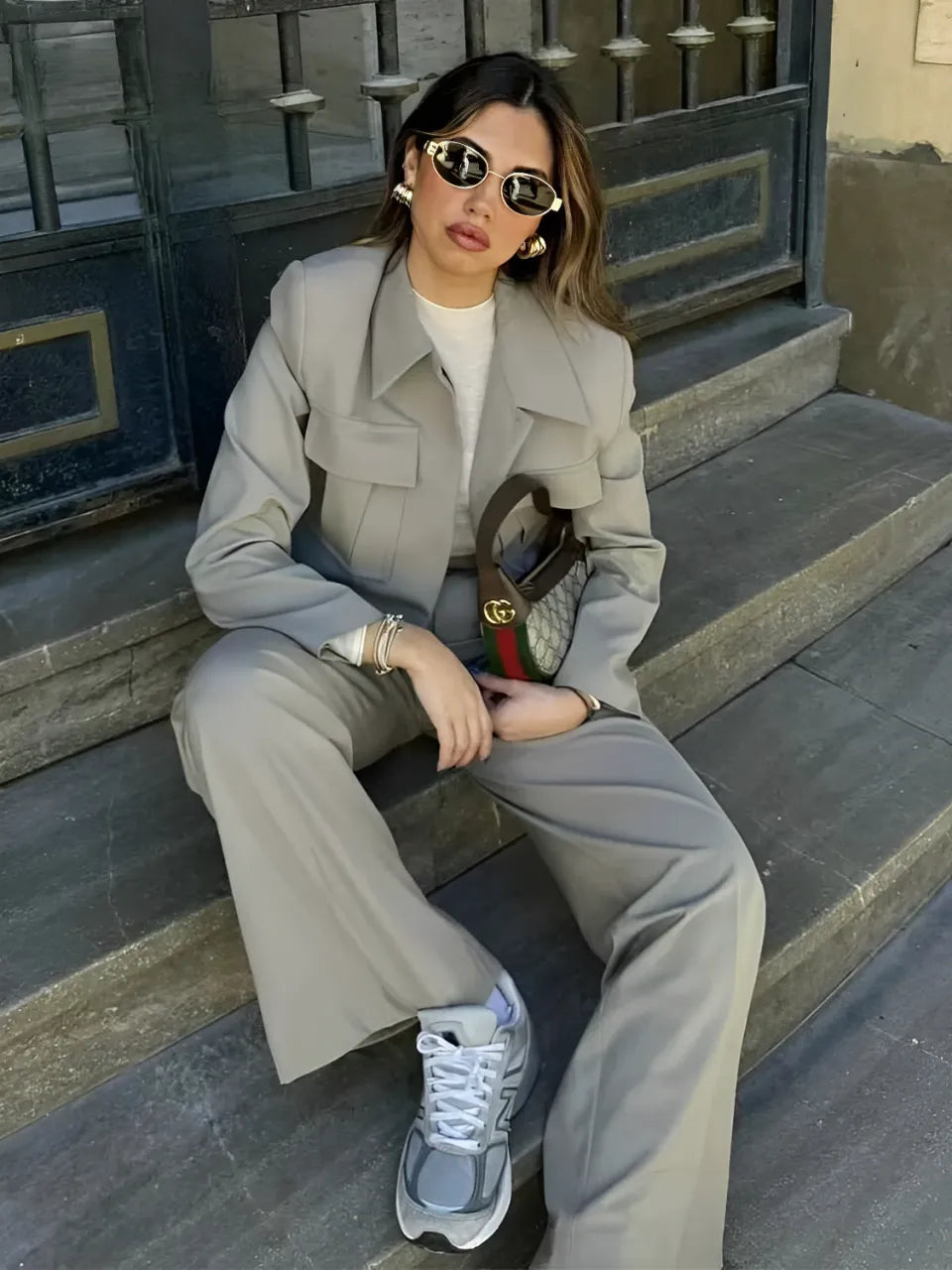 Conjunto Feminino Alfaiataria com Jaqueta Bomber e Calça de Cintura Alta Pantalona - Emily