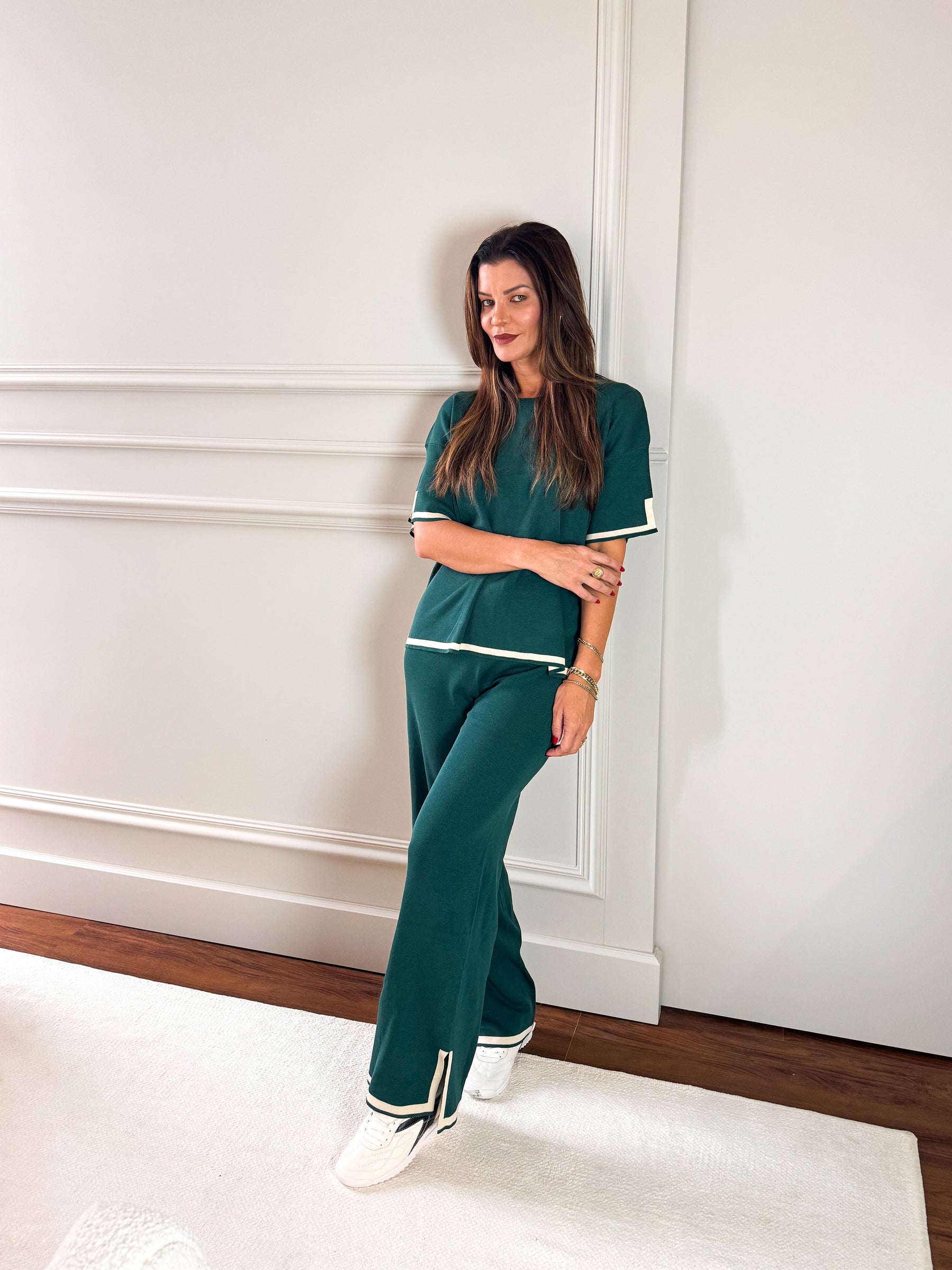 Conjunto Feminino em Viscose com Blusa Mullet de Manga Curta e Calça Cintura Alta com Fenda na Barra - Mirtes