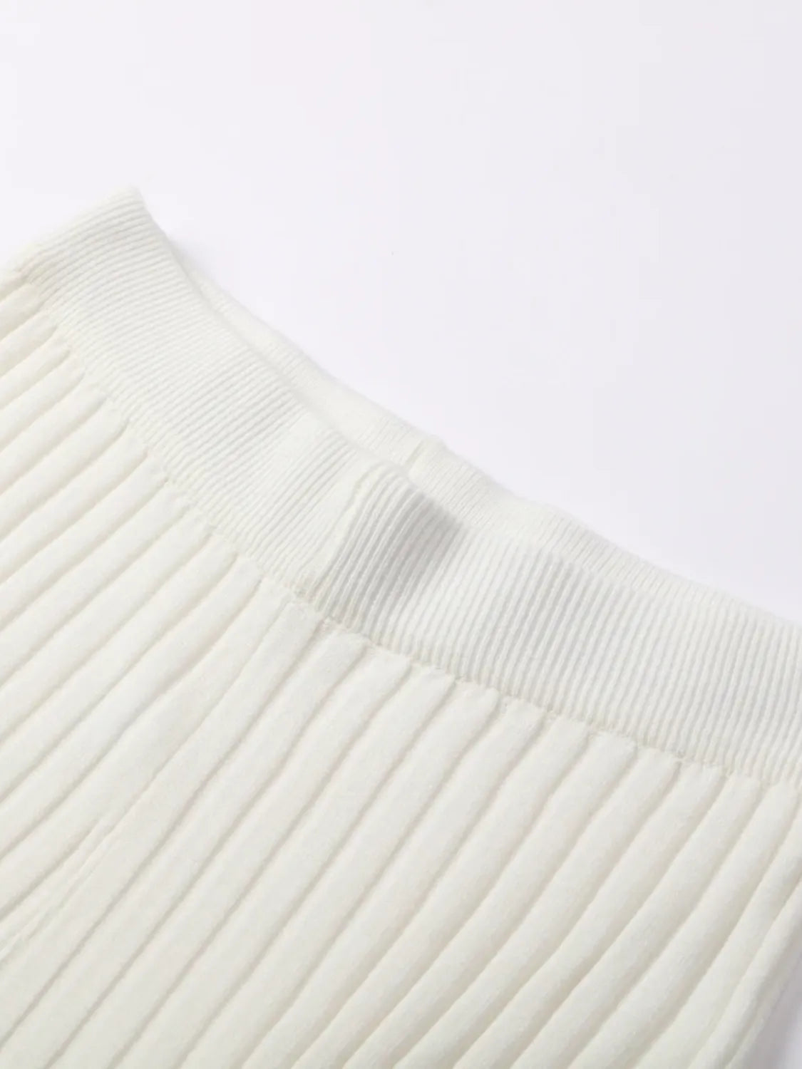 Conjunto Feminino de Tricô Canelado com Suéter de Gola Alta e Calça Flare de Cintura Alta - Luna