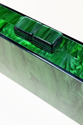 Bolsa Marmorizada com Alça de Corrente com Miçangas