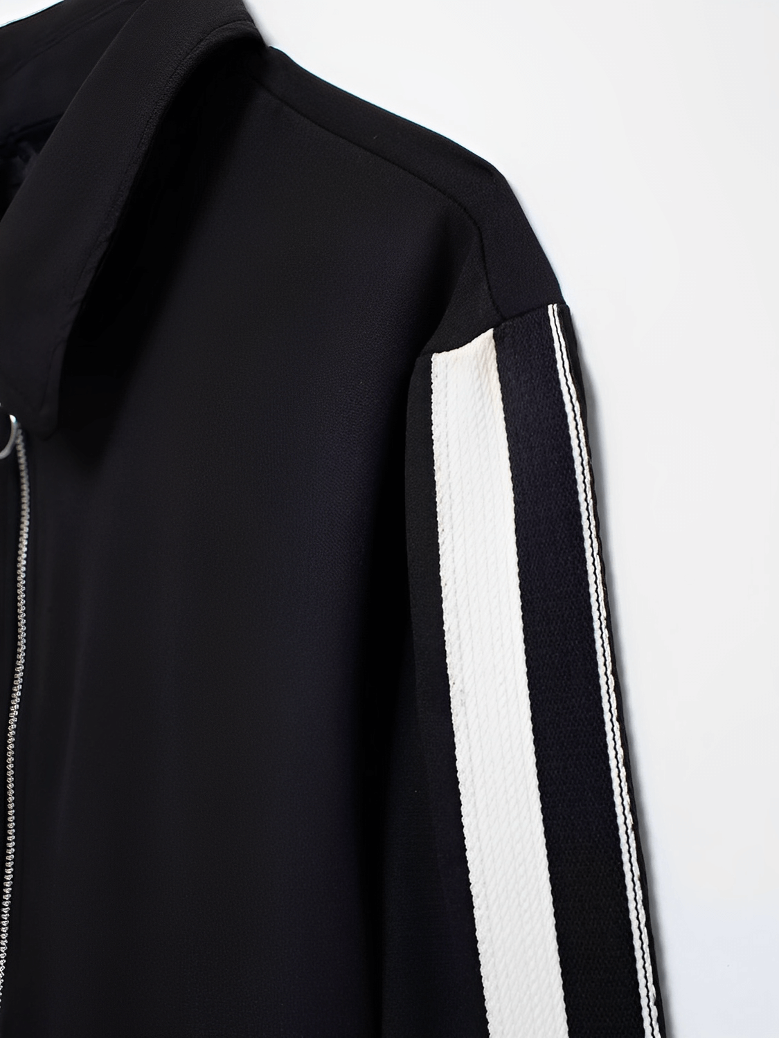 Conjunto Feminino Casual Esportivo com Jaqueta de Zíper e Calça com Listras Brancas Laterais  – Fernanda